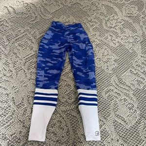 Bombshell scrunch blue camo v-waist knee high leggings XS